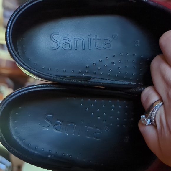 Super Red Patent Stapled Professional Clog. Sz 38. - Picture 13 of 14